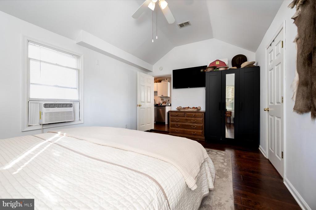 307 LINDEN AVE