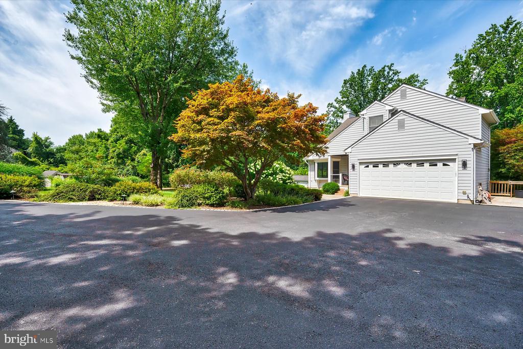 6404 HEATHCLIFF LN