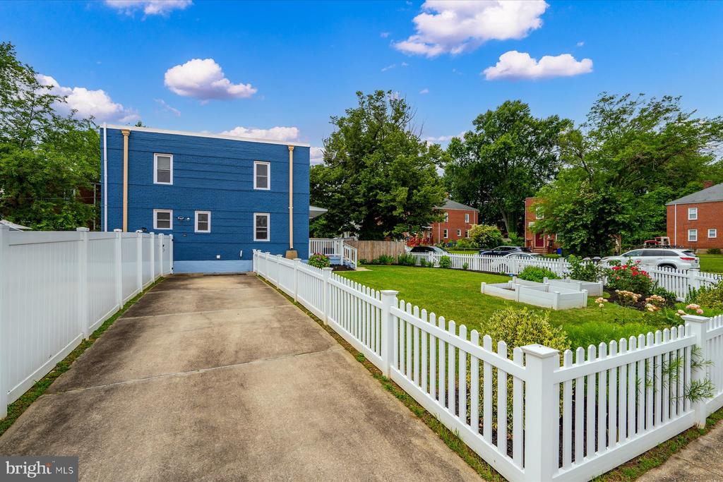 1005 Madison Ct