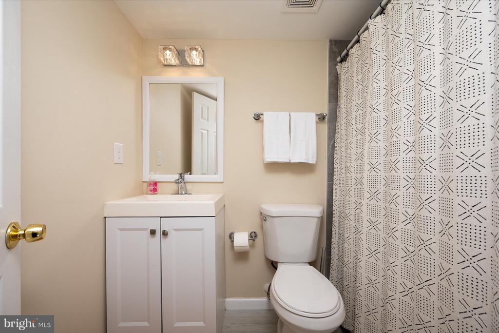 1005 Madison Ct