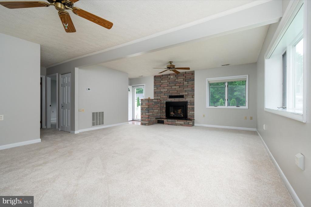 3372 Oak Dr