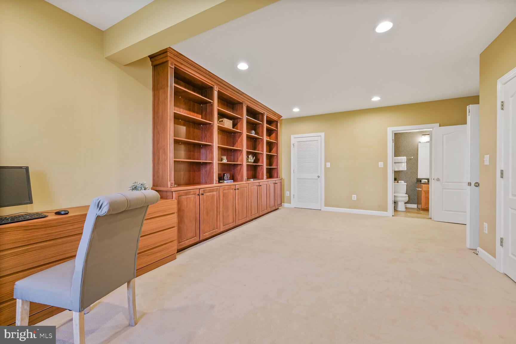 2000 MONTICELLO DRIVE