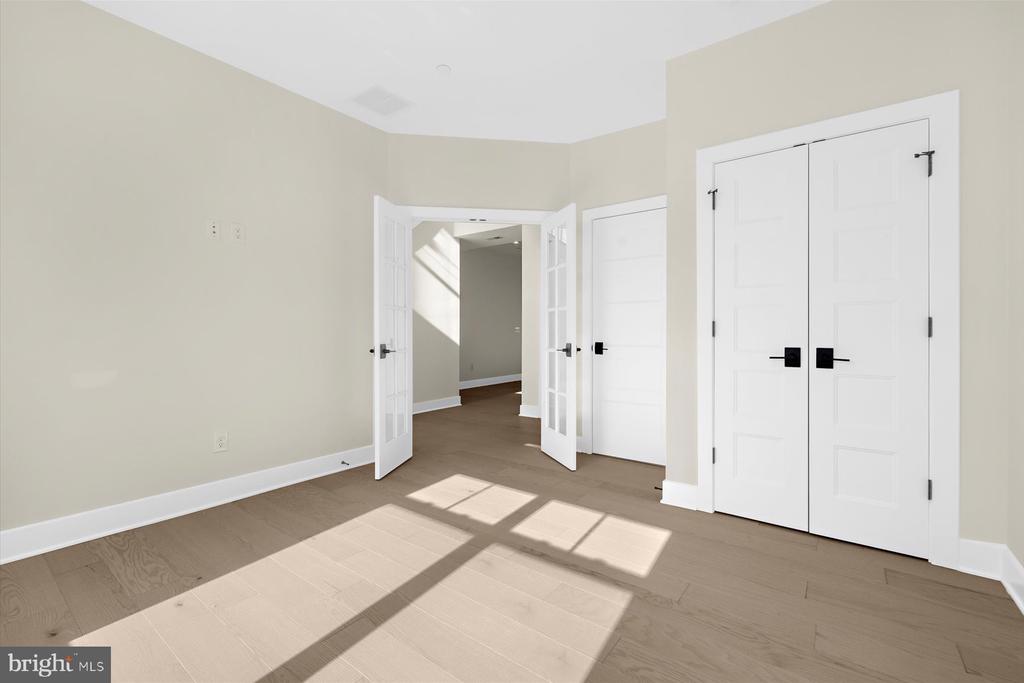 92 Edelton Ave