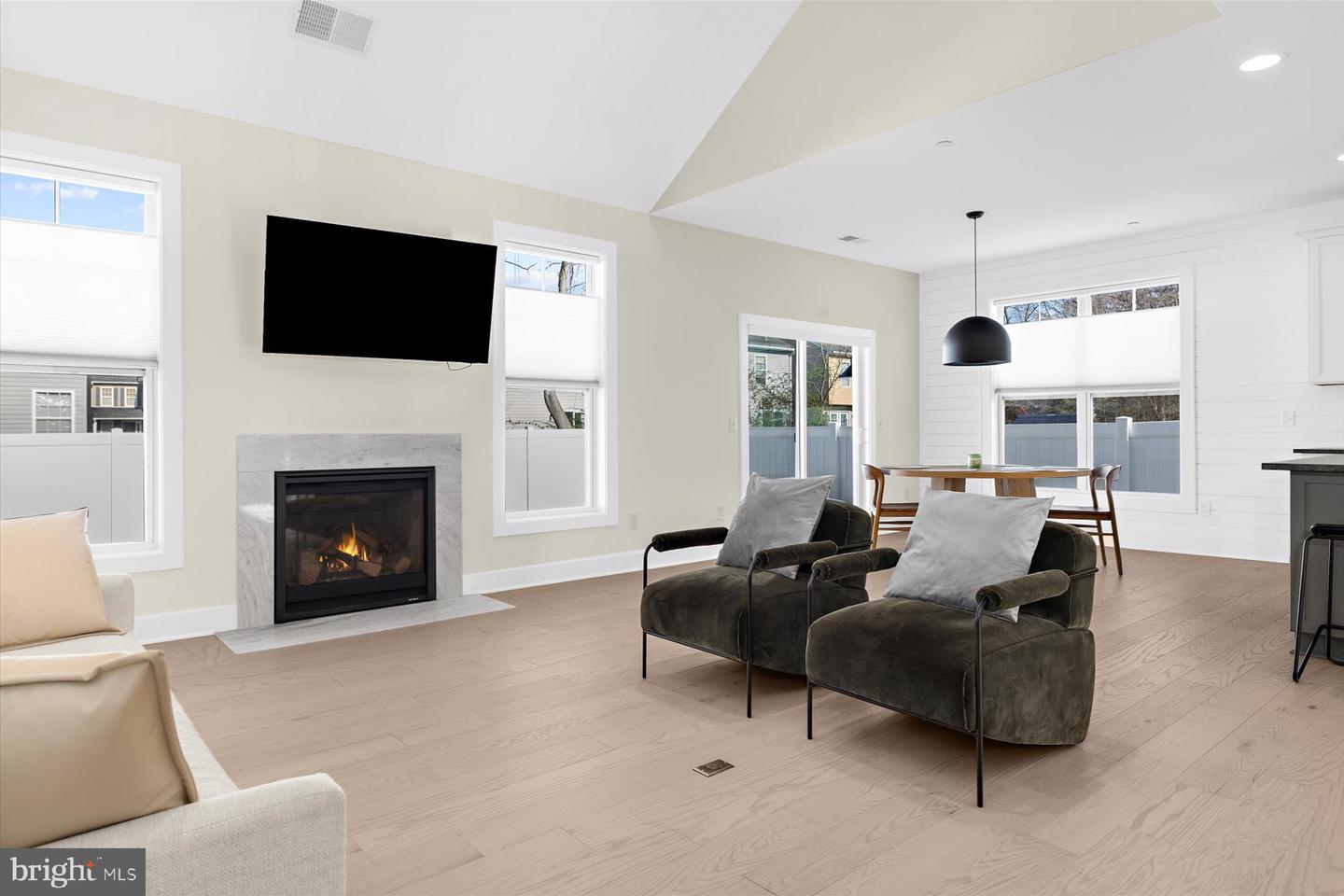92 Edelton Ave
