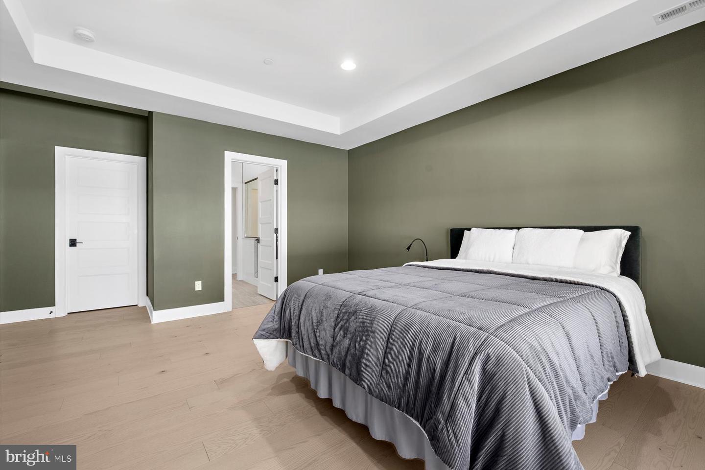 92 Edelton Ave