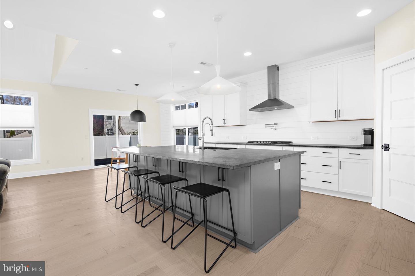 92 Edelton Ave