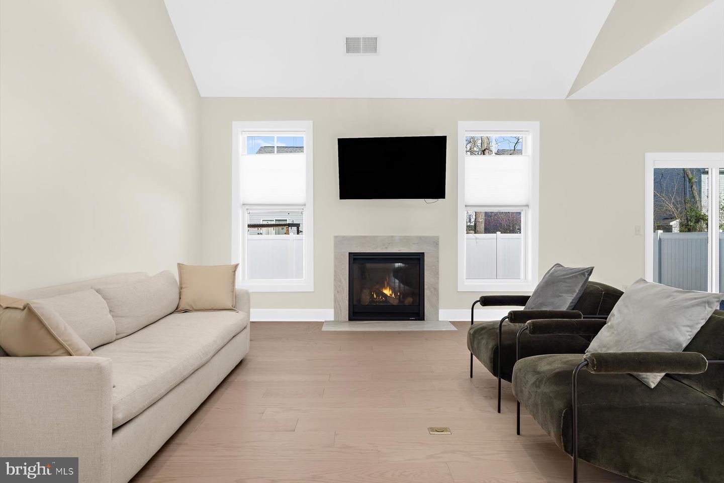 92 Edelton Ave