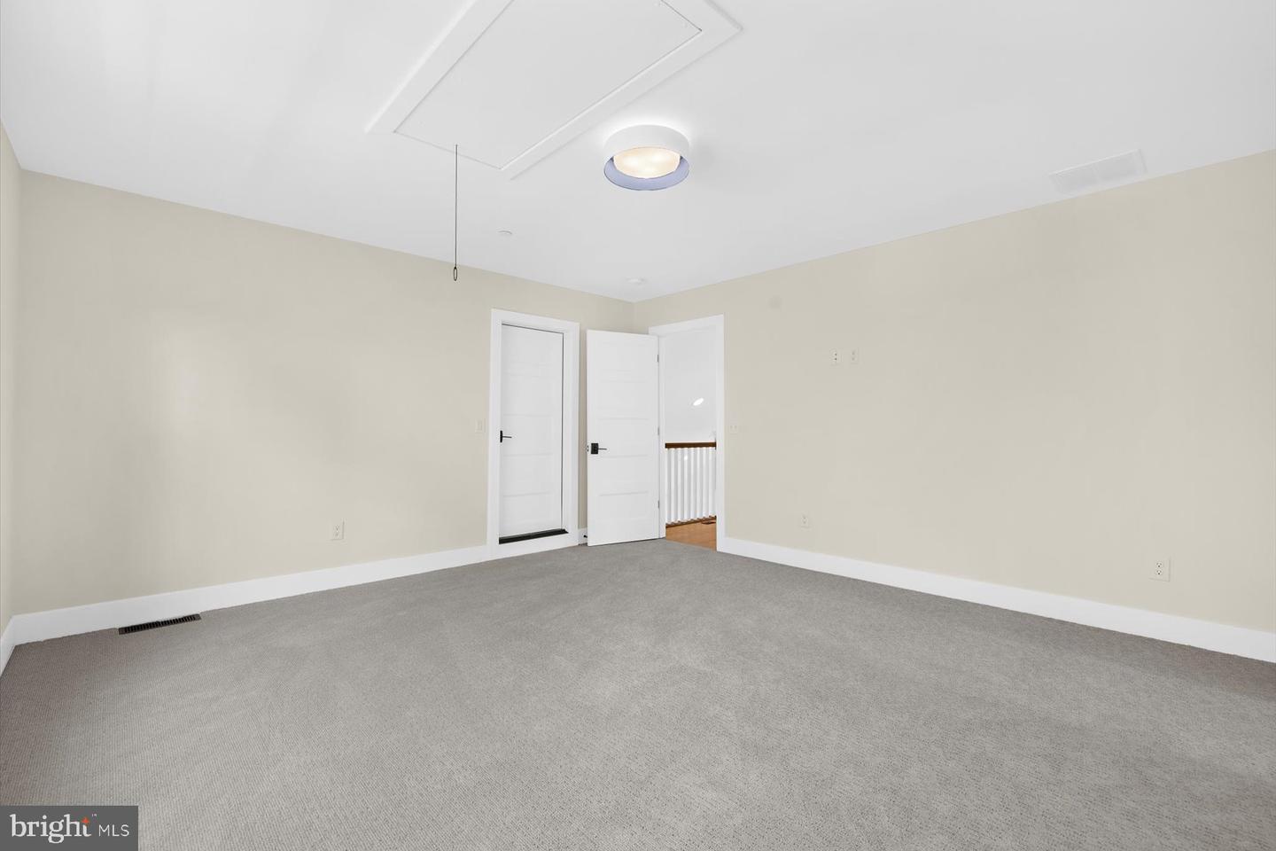 92 Edelton Ave