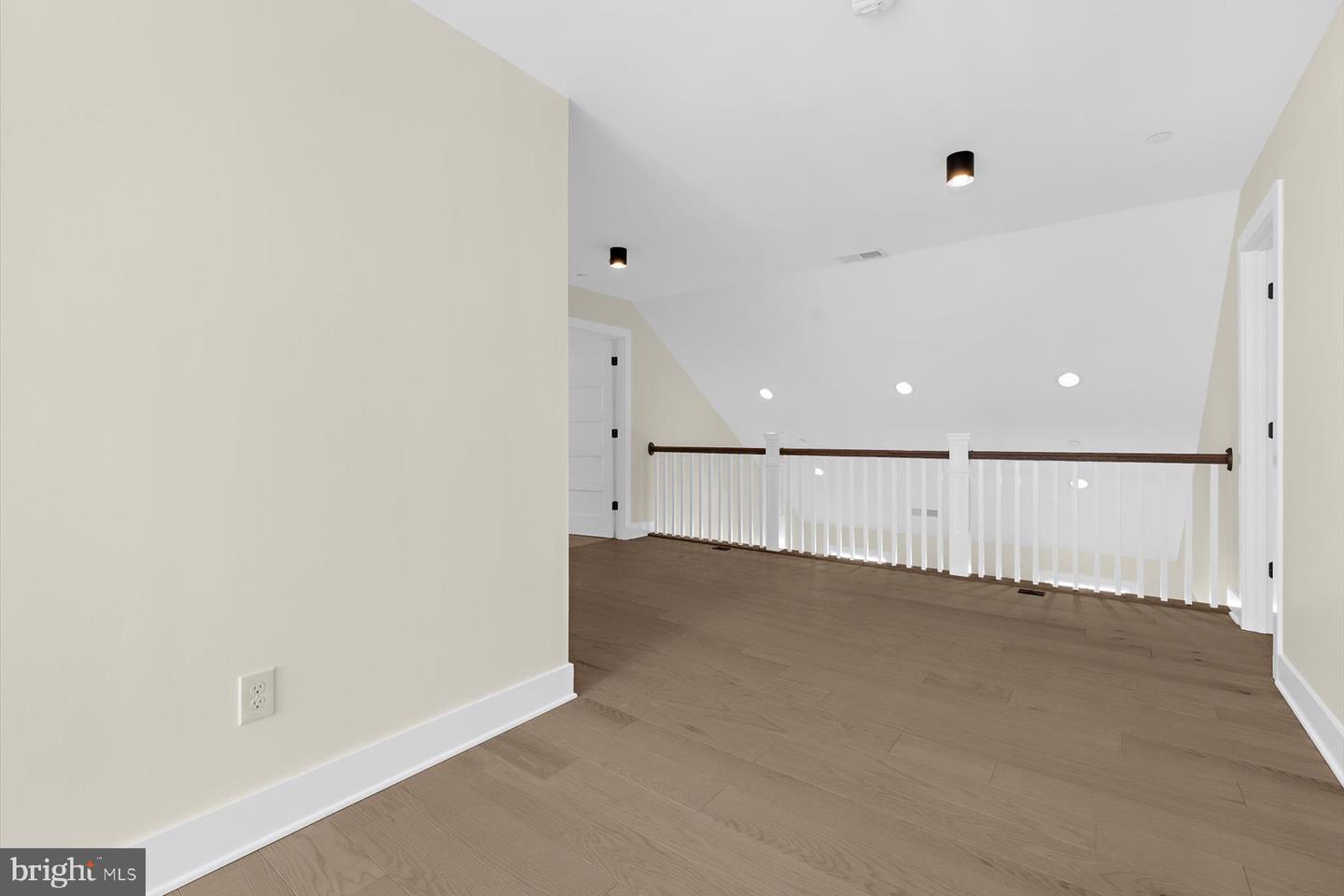 92 Edelton Ave