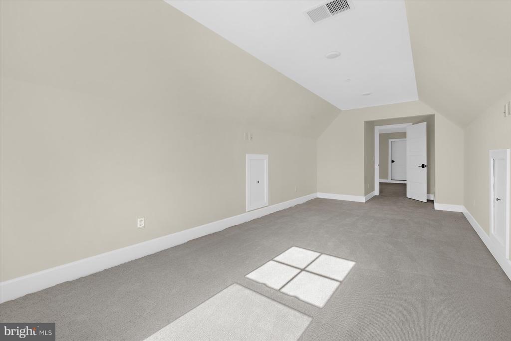 92 Edelton Ave