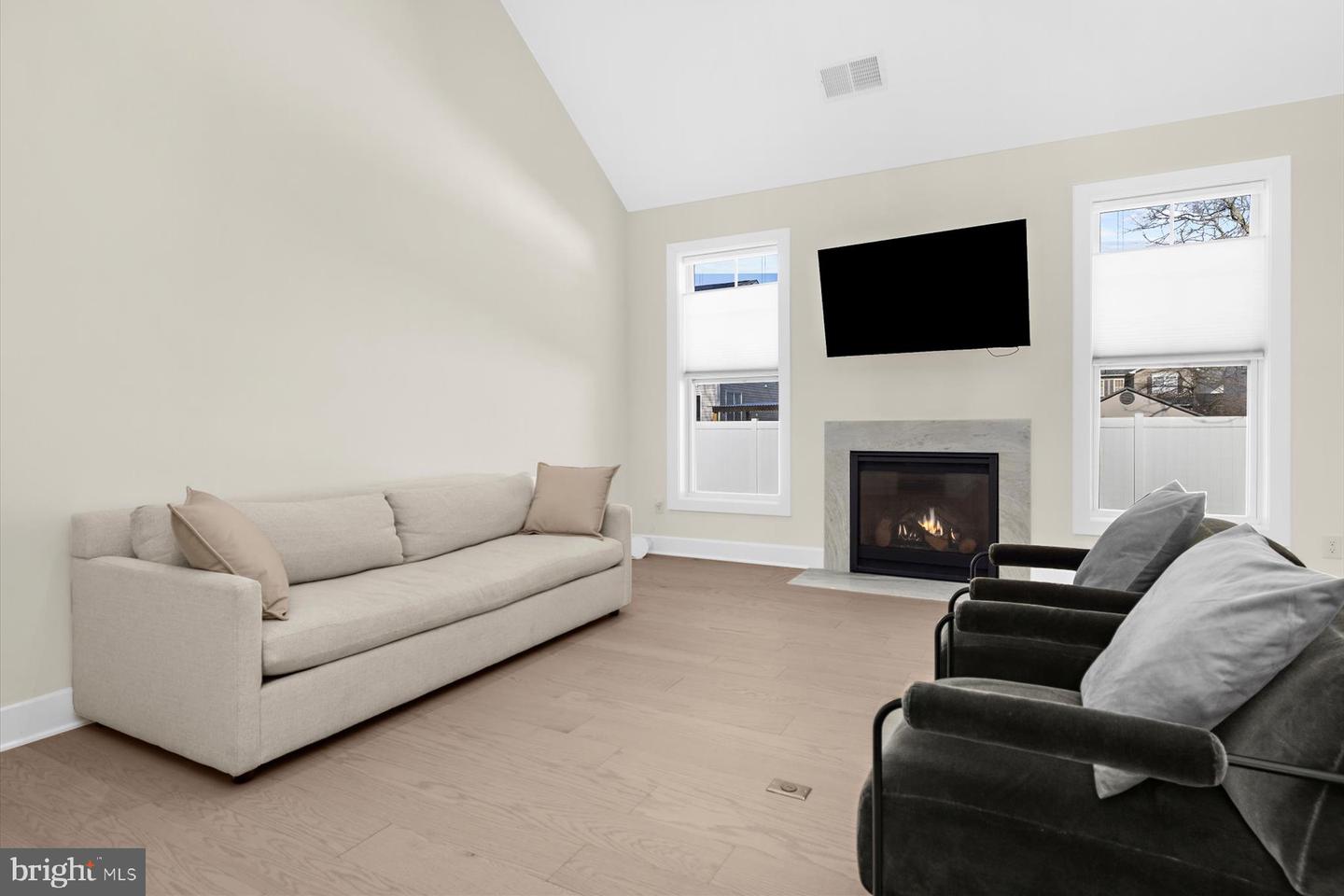 92 Edelton Ave