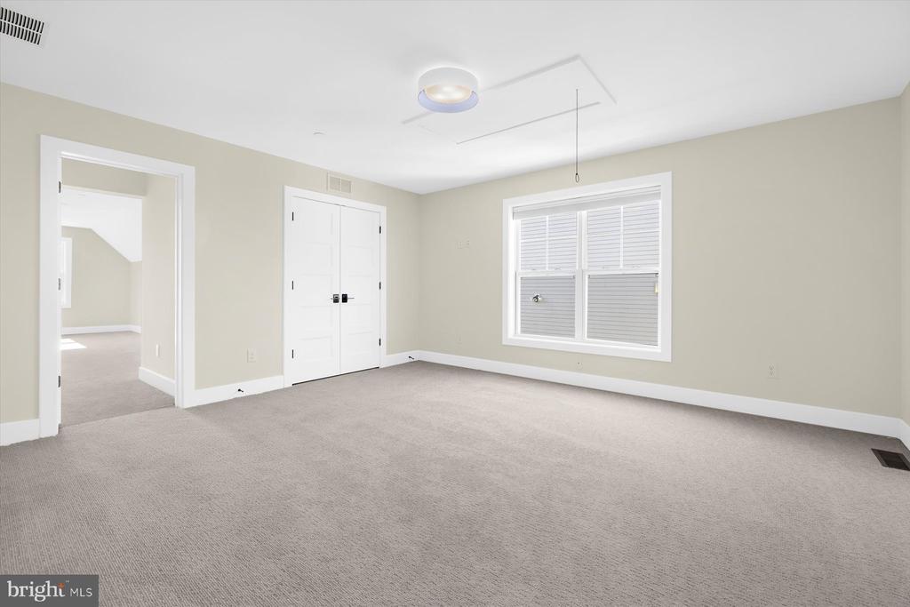 92 Edelton Ave