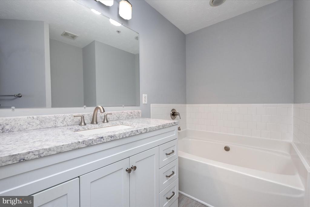 50-E Amberstone Ct