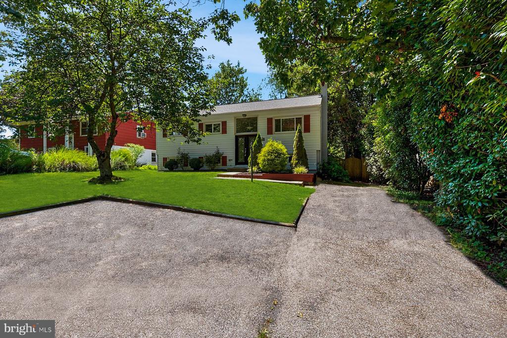 1180 Saint George Dr