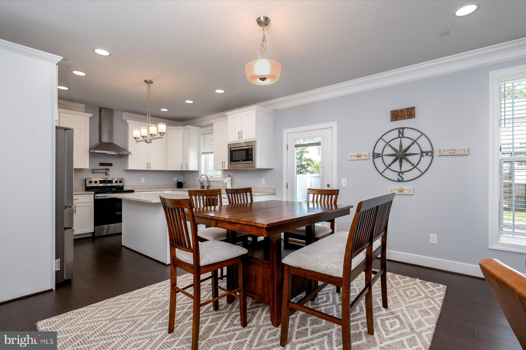 250 Gough Ct