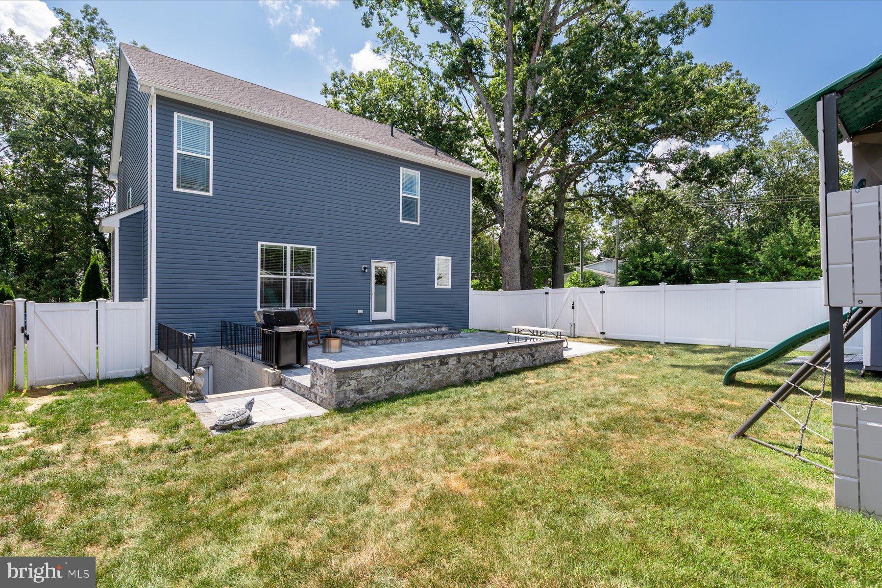 250 Gough Ct