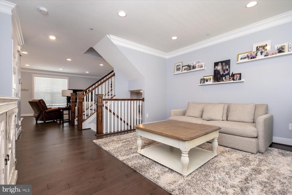 250 Gough Ct