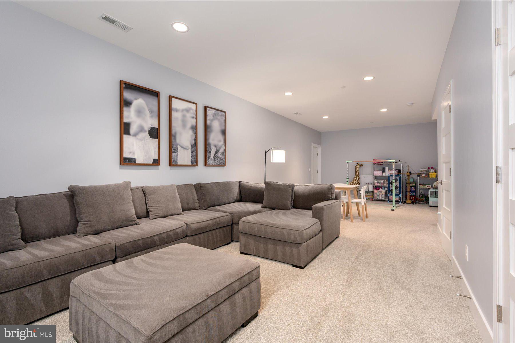 250 Gough Ct