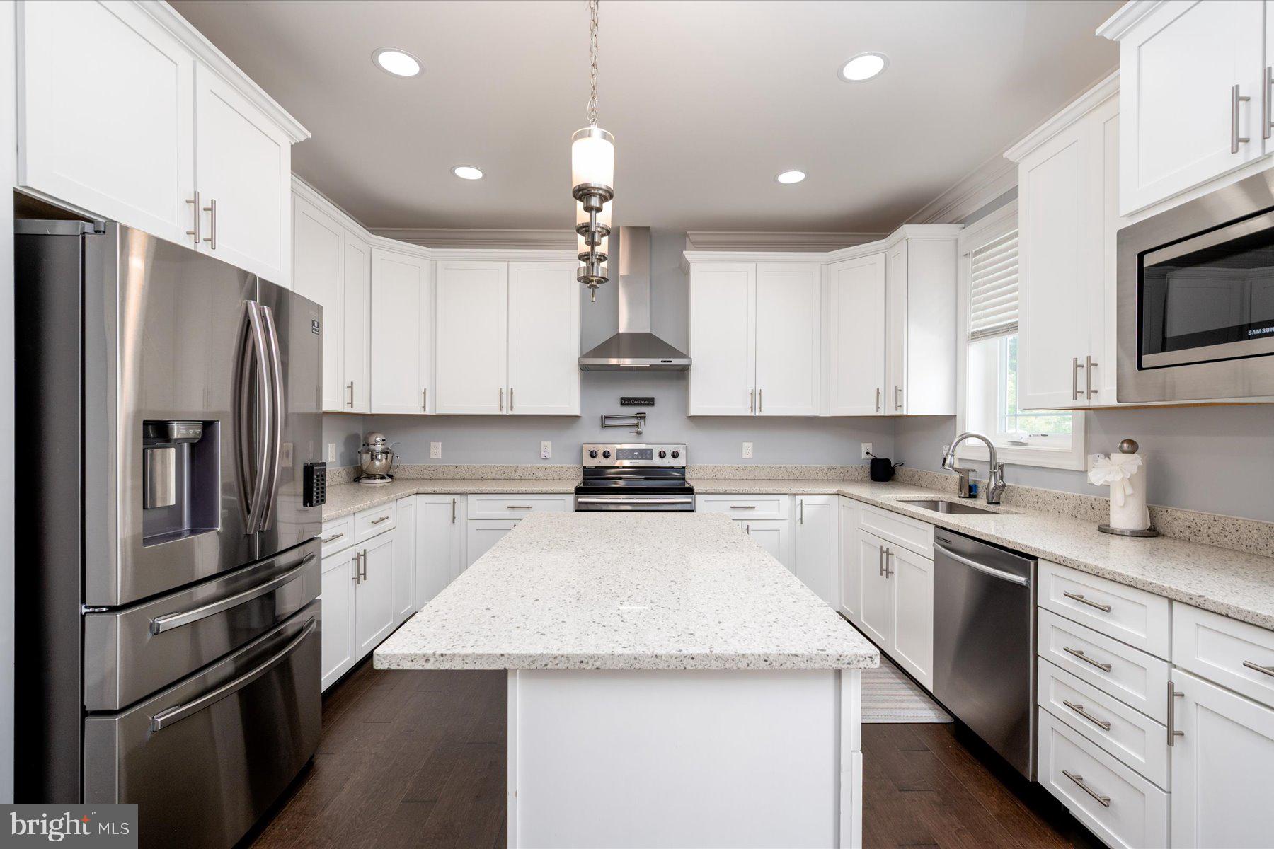 250 Gough Ct