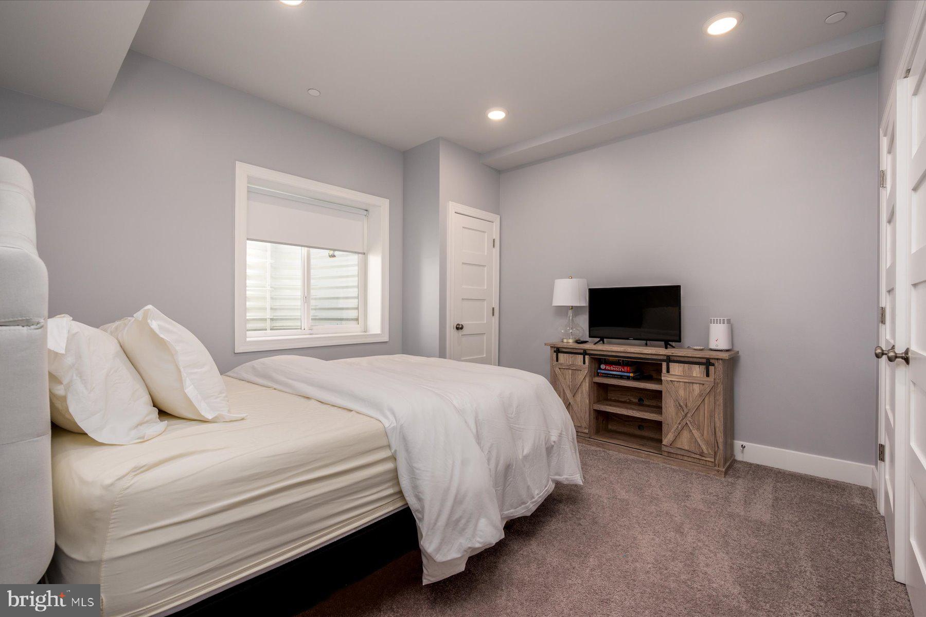 250 Gough Ct