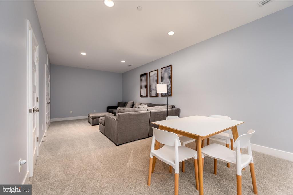 250 Gough Ct