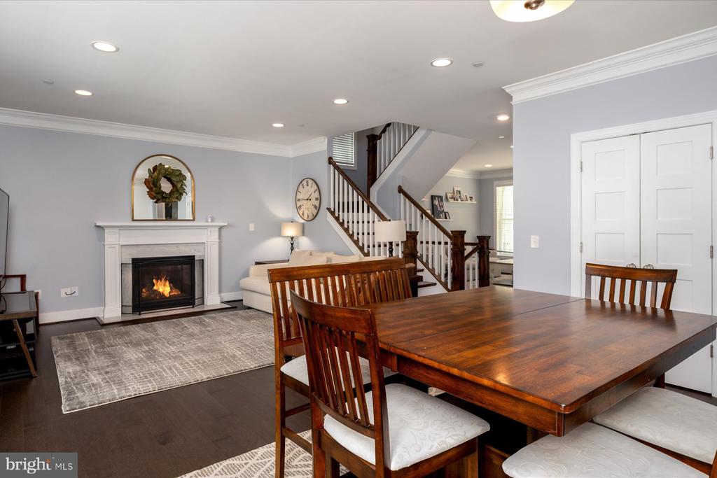 250 Gough Ct