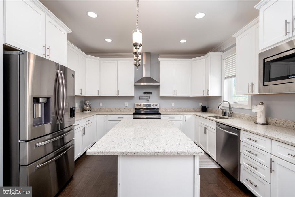 250 Gough Ct