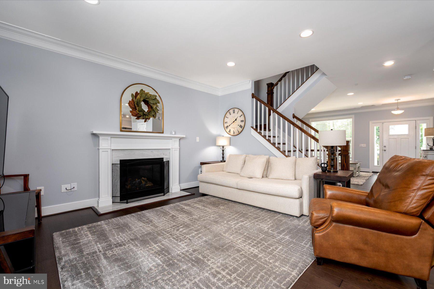 250 Gough Ct