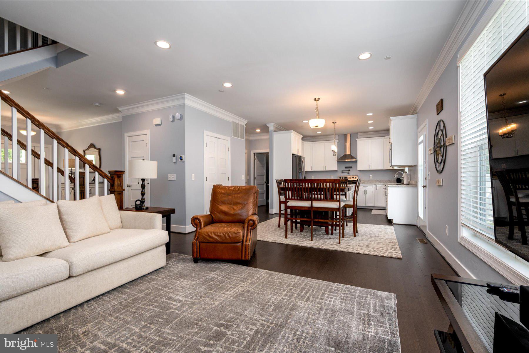 250 Gough Ct