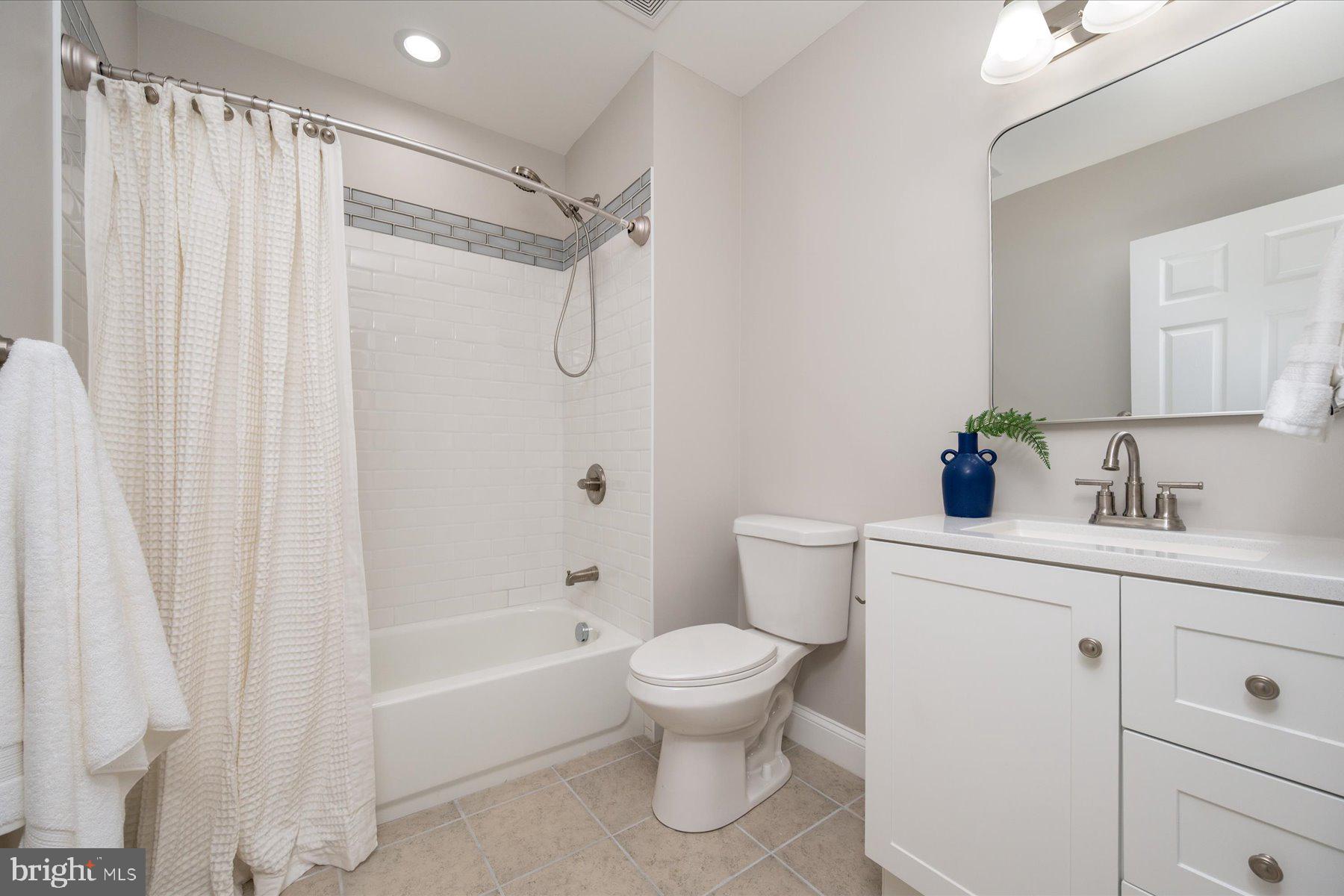 1400 LOWER VIEW COURT