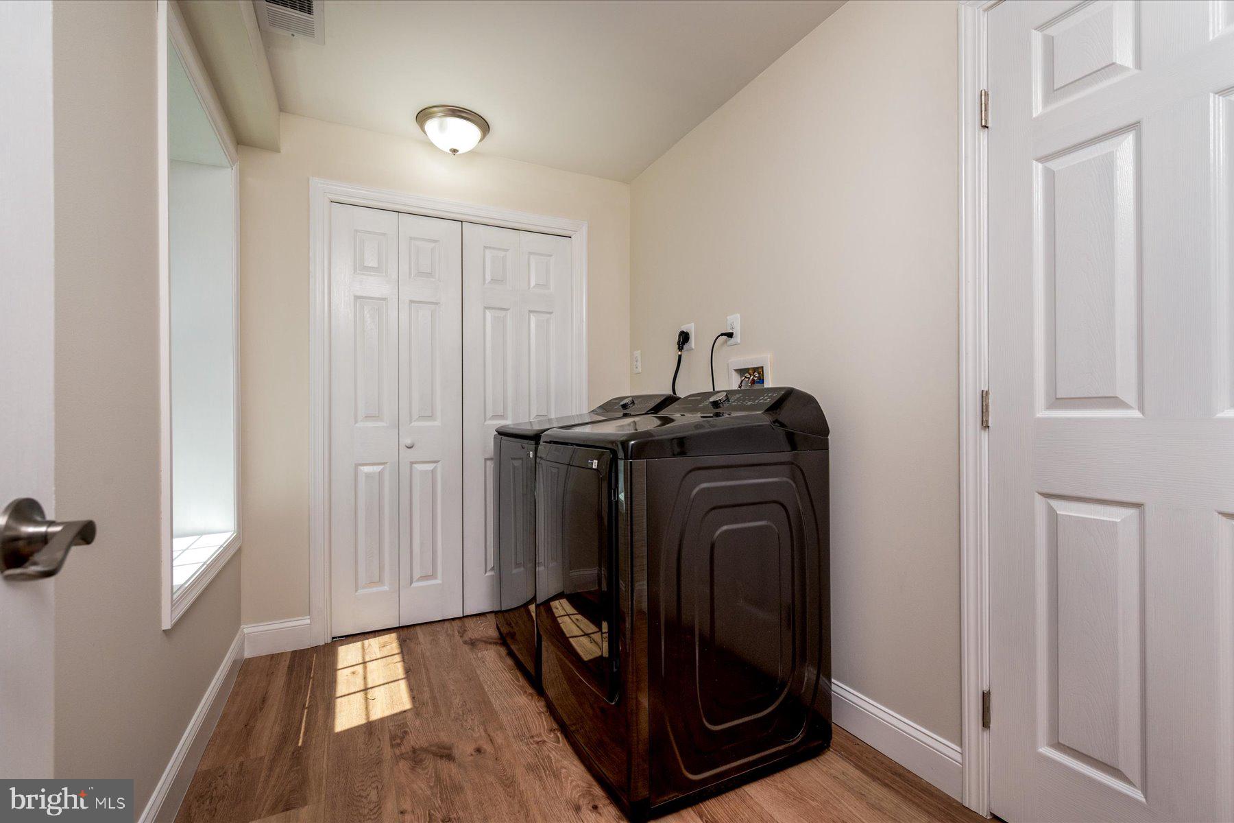 1400 LOWER VIEW COURT