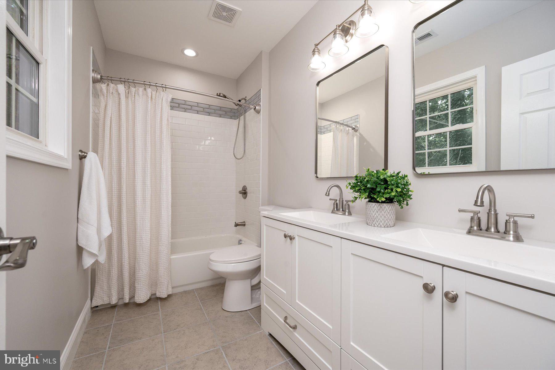 1400 LOWER VIEW COURT