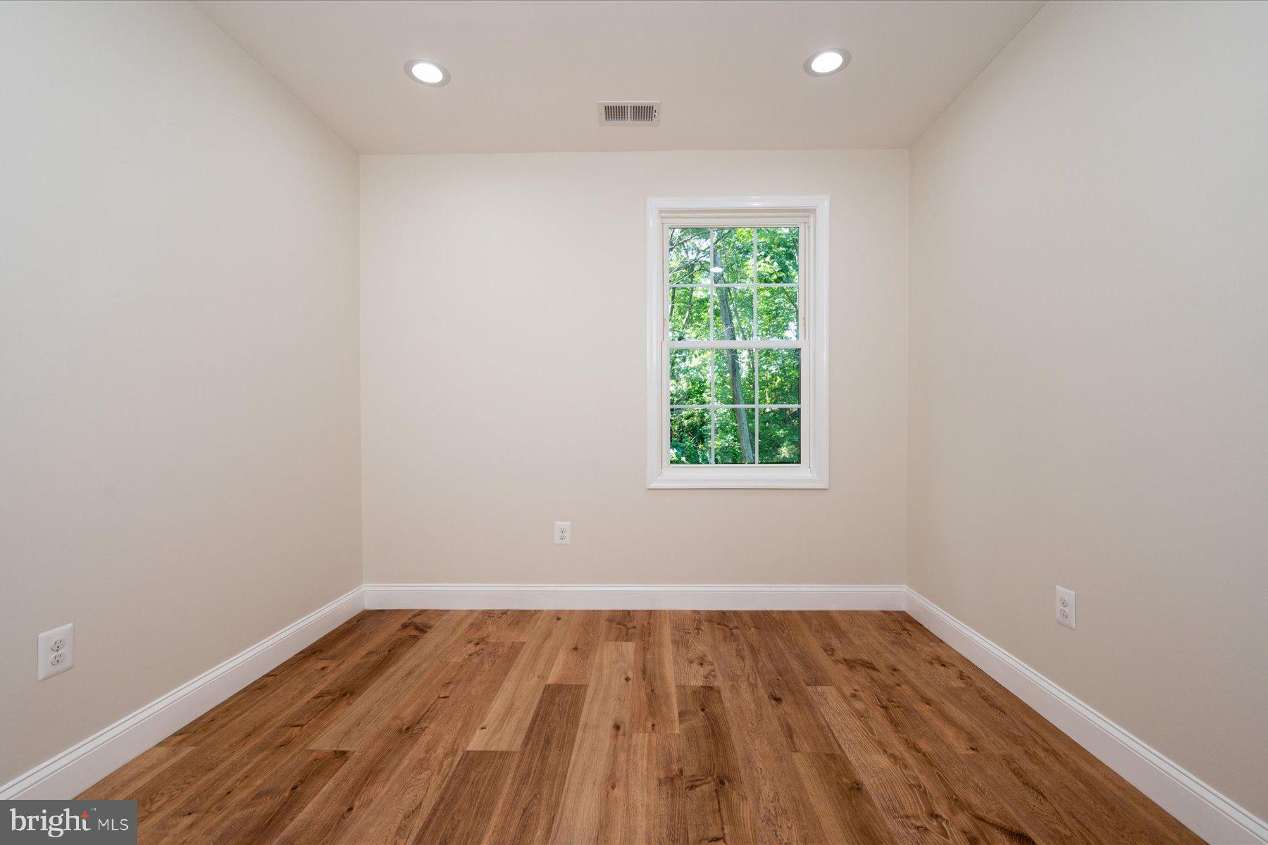 1400 LOWER VIEW COURT