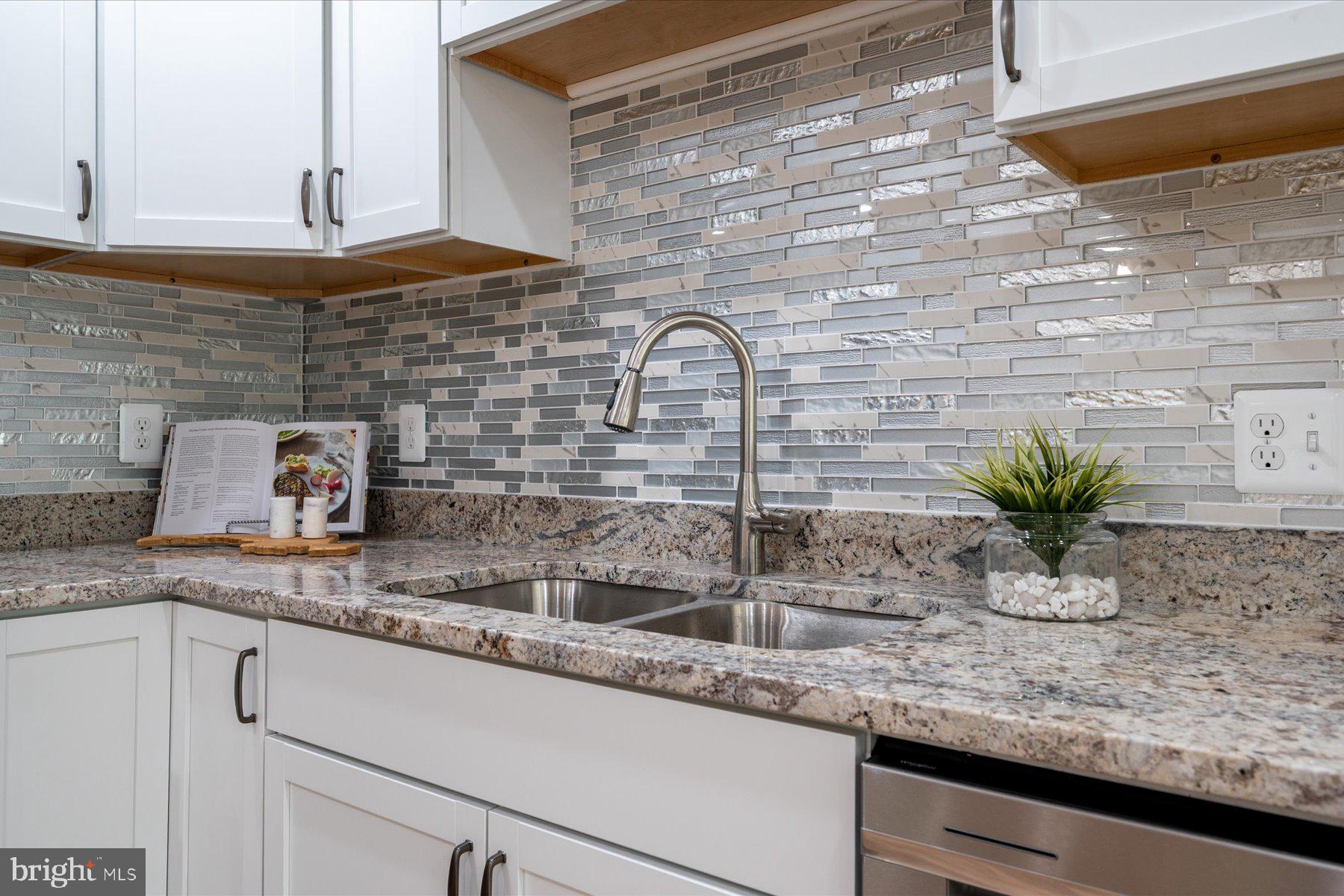 1400 LOWER VIEW COURT