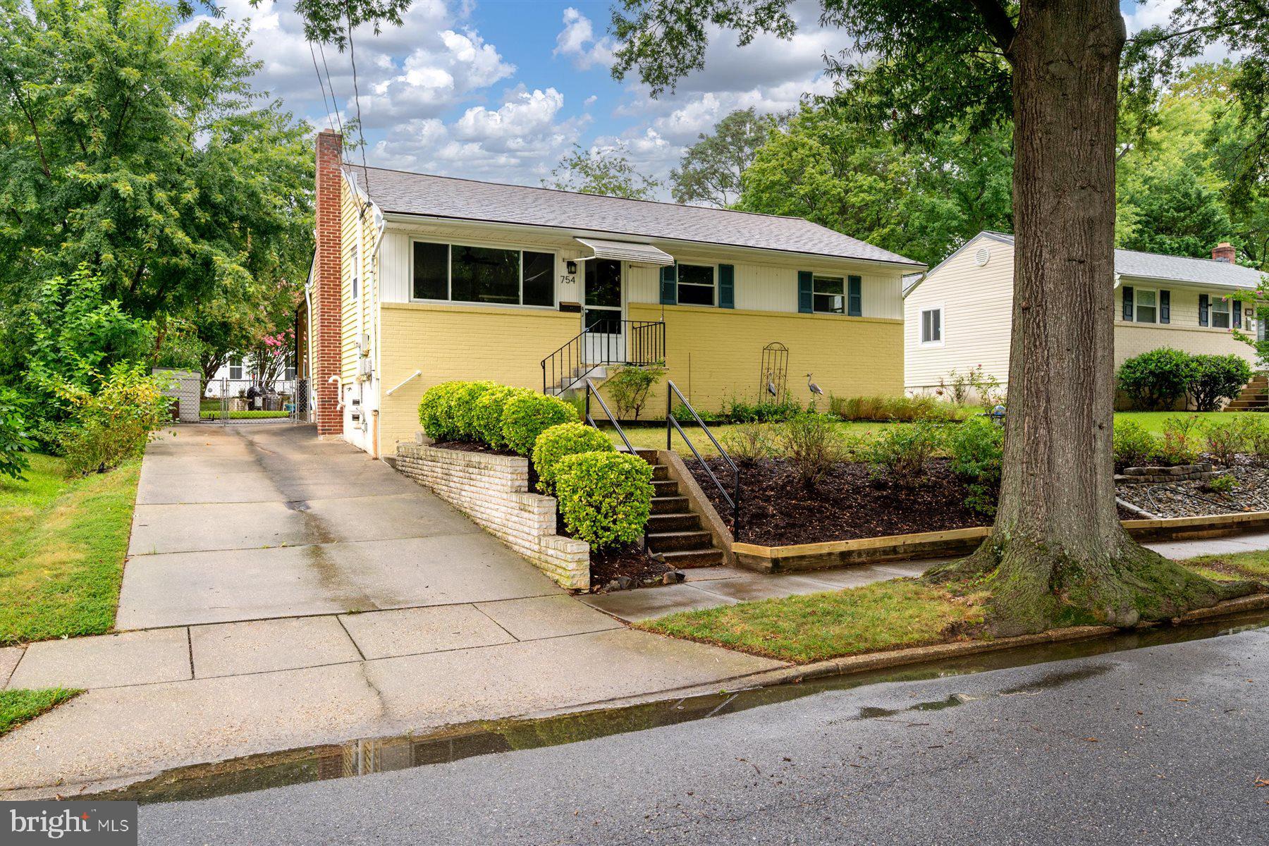 754 WARREN DRIVE