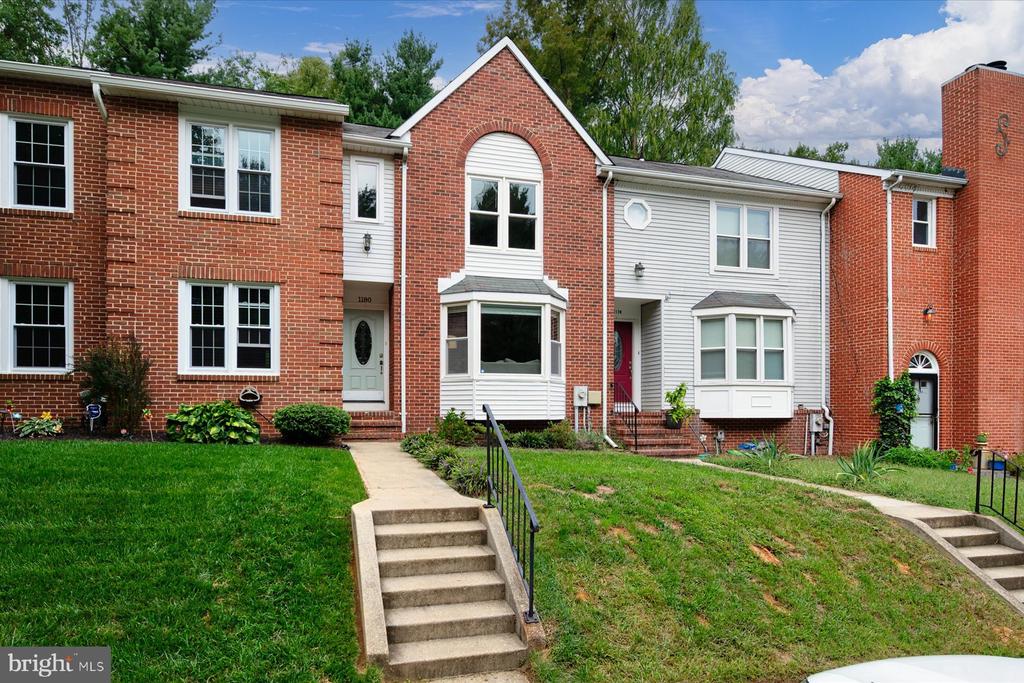 1180 MOSSWOOD COURT