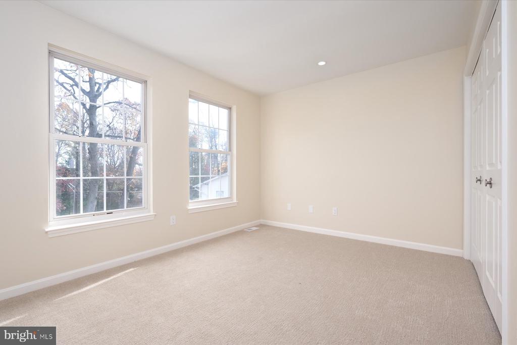 2942 SOUTHAVEN DRIVE
