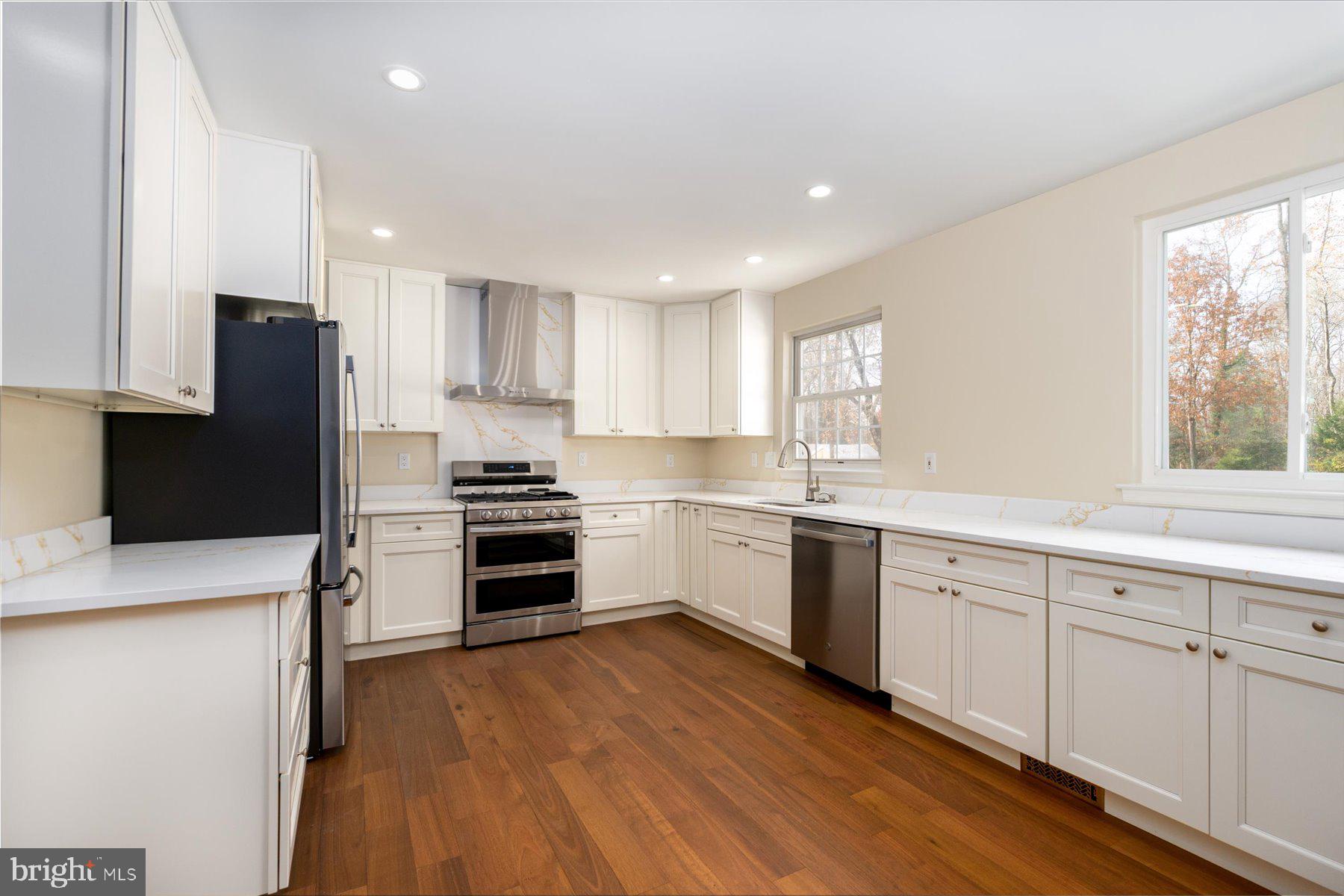 2942 SOUTHAVEN DRIVE