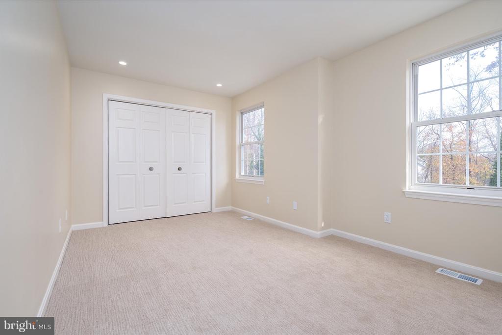 2942 SOUTHAVEN DRIVE