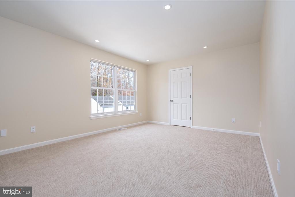 2942 SOUTHAVEN DRIVE