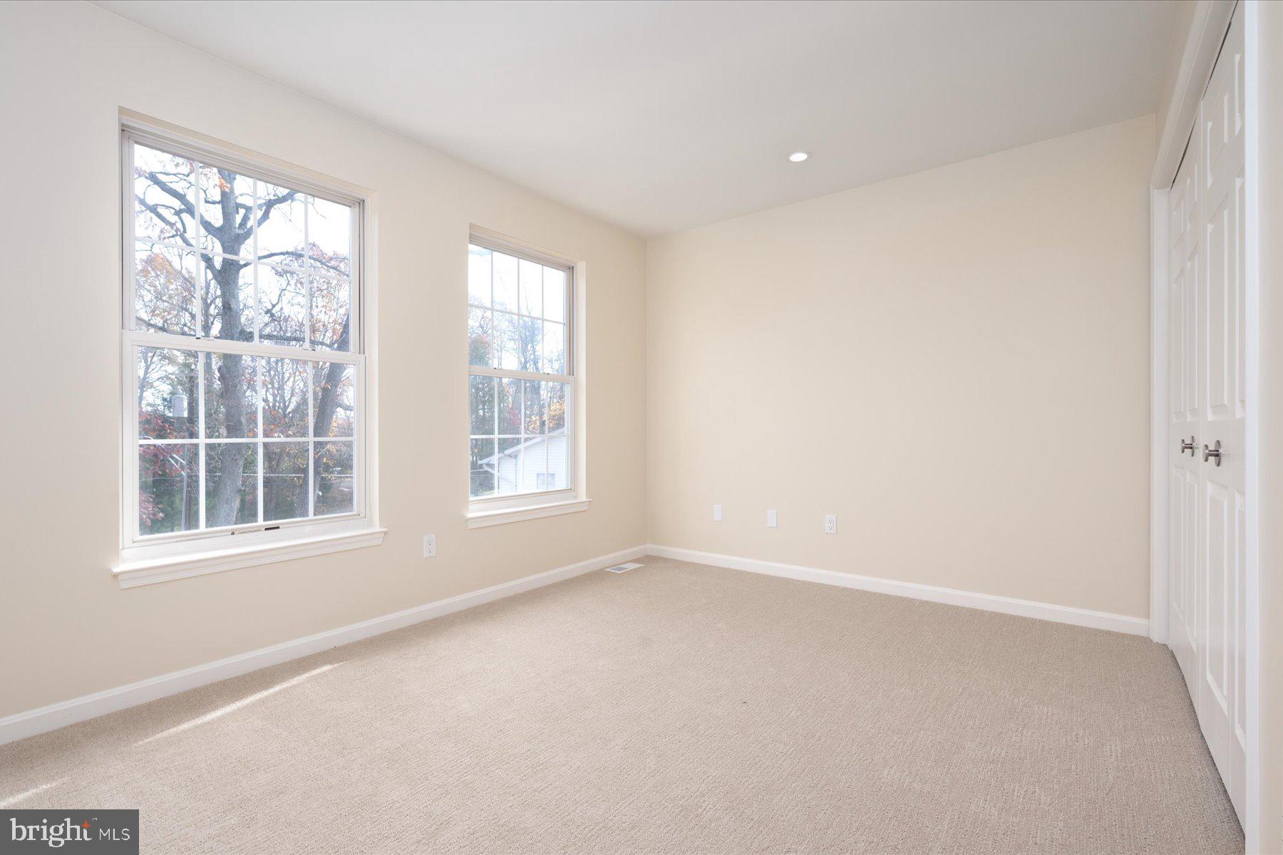 2942 SOUTHAVEN DRIVE