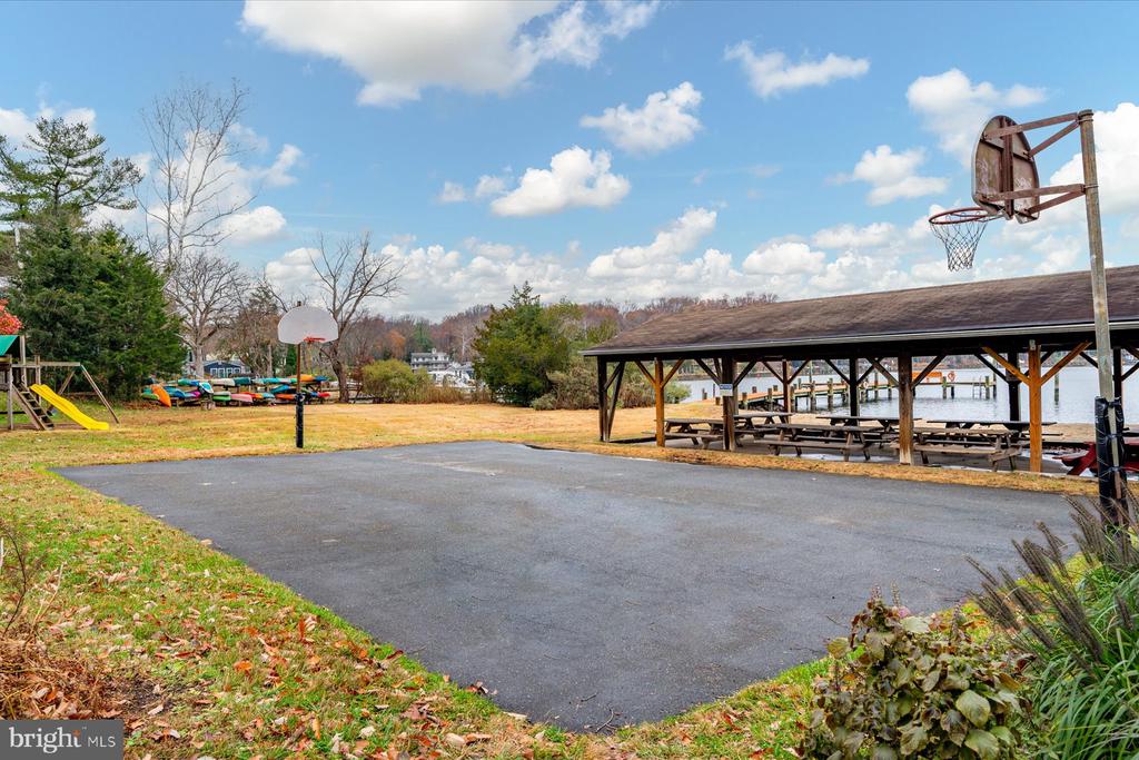 545 PALISADES BOULEVARD