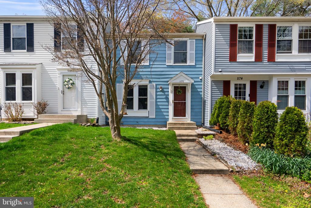 1176 WHITE CORAL COURT