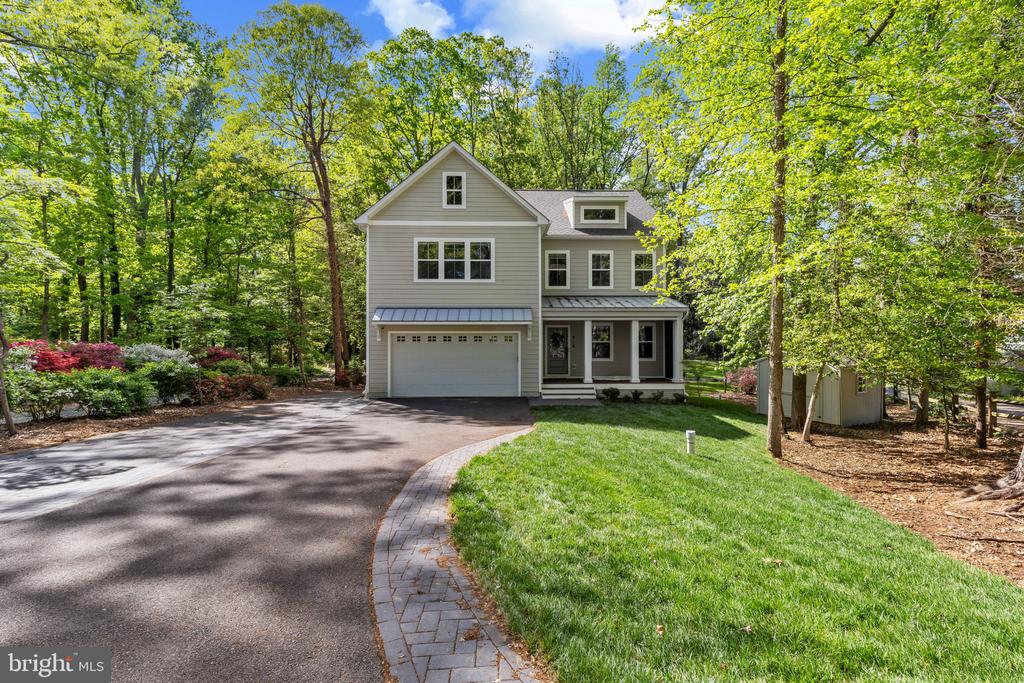 916 WATERVIEW DRIVE