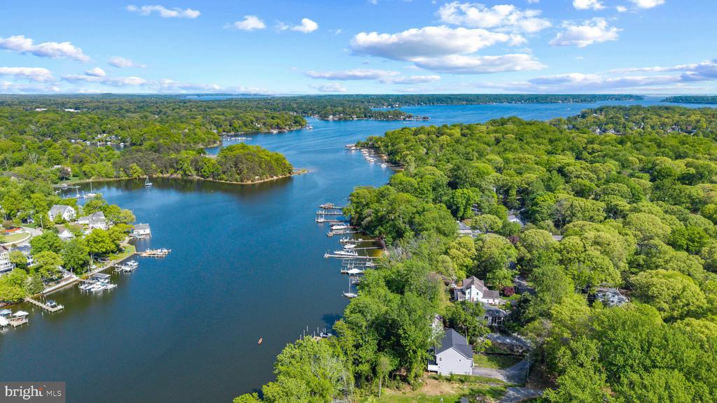 916 WATERVIEW DRIVE