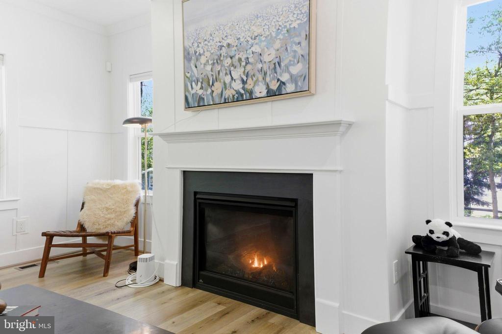 916 WATERVIEW DRIVE