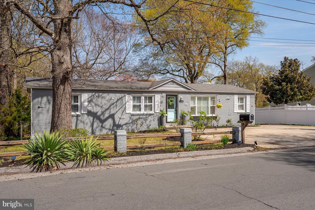 1713 LONGWOOD ROAD