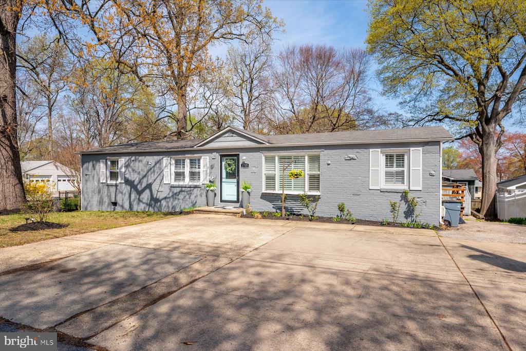1713 LONGWOOD ROAD