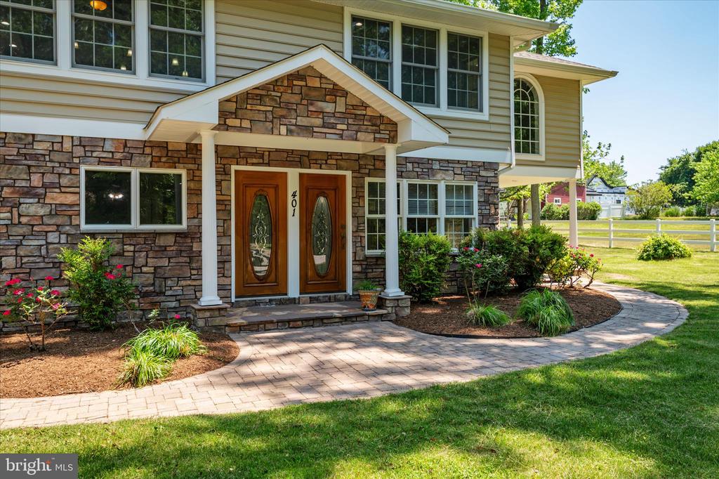 401 BEACH DRIVE