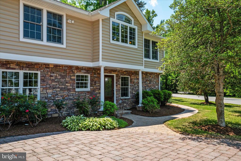401 BEACH DRIVE